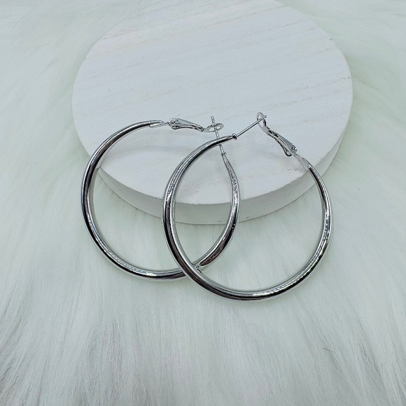 Your Everyday Fashion Jewelry 2” Silver Hoops - Picture 1 of 6